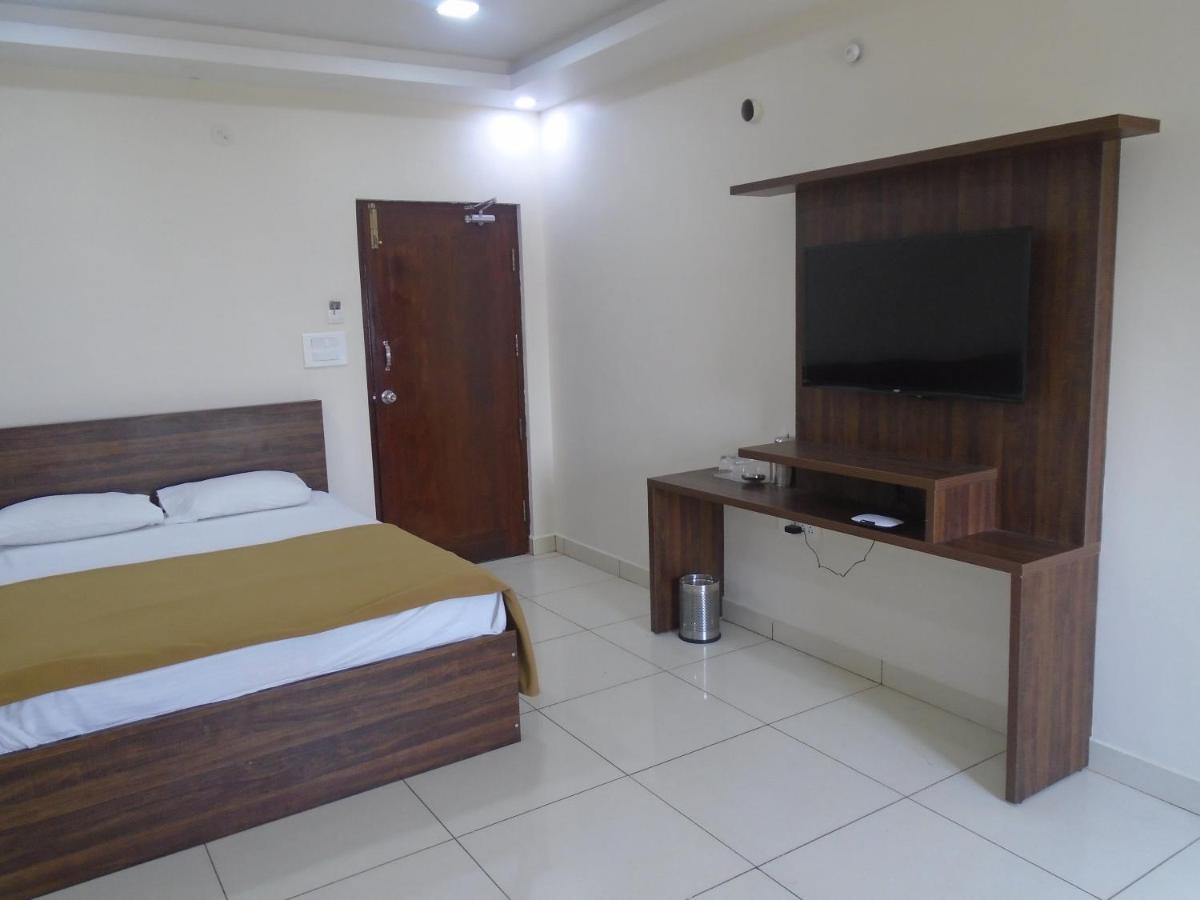 Ssr Residency Hotel Mandya Exterior photo